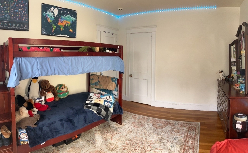 74 Stearns Rd, Longwood