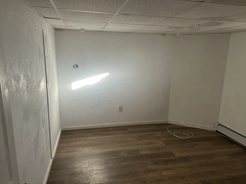 4 Meadowview Ln, Milford