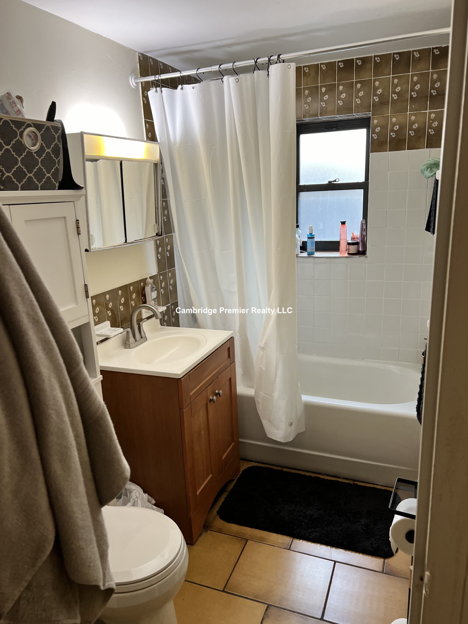 2 bed, 1 bath apartment for rent at 14 Spring St Unit 1, Spring Hill — photo 3 of 7