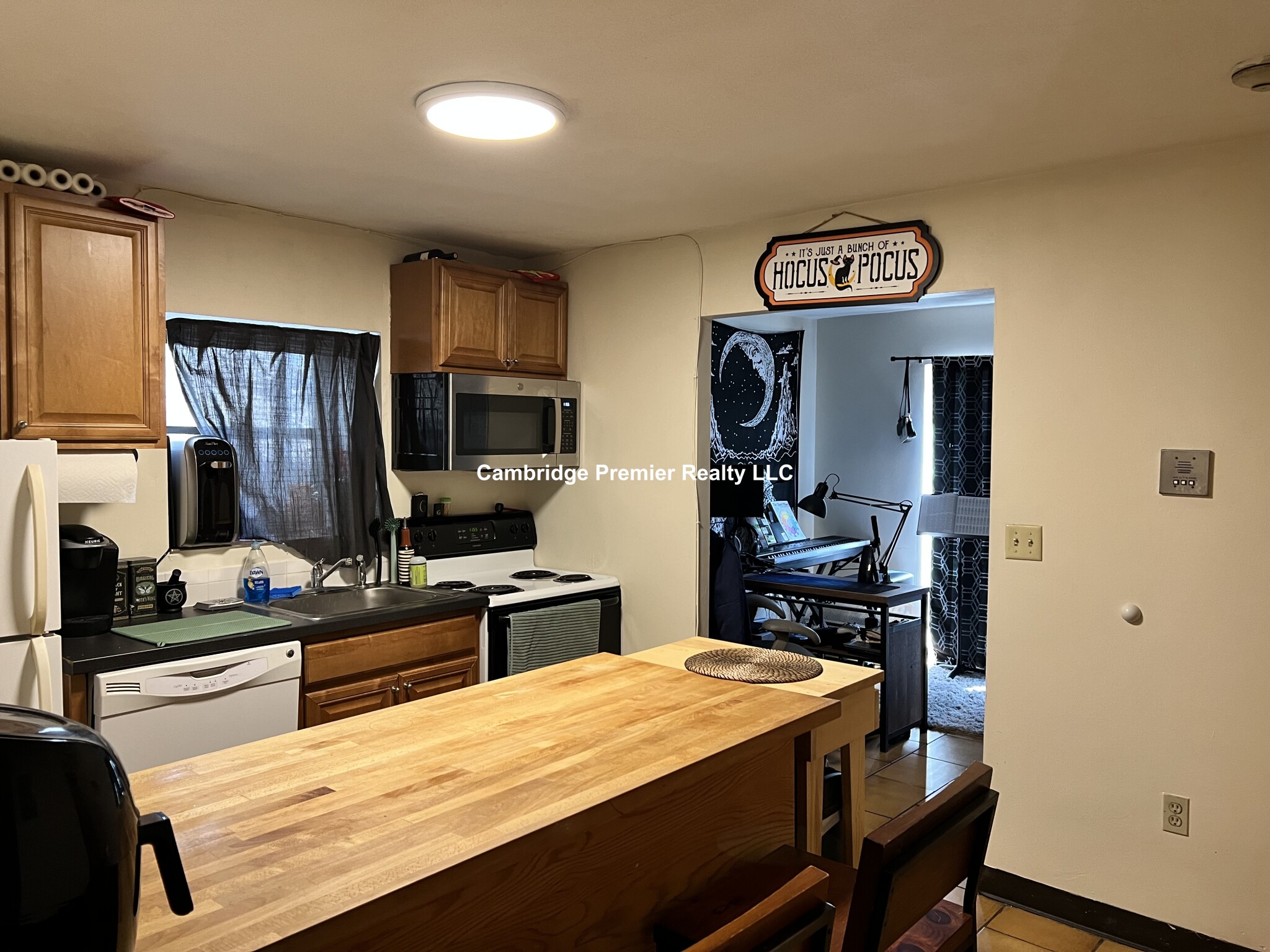 2 bed, 1 bath apartment for rent at 14 Spring St Unit 1, Spring Hill — photo 2 of 7