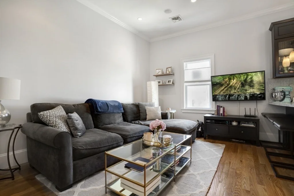 23 Woodward St, South Boston