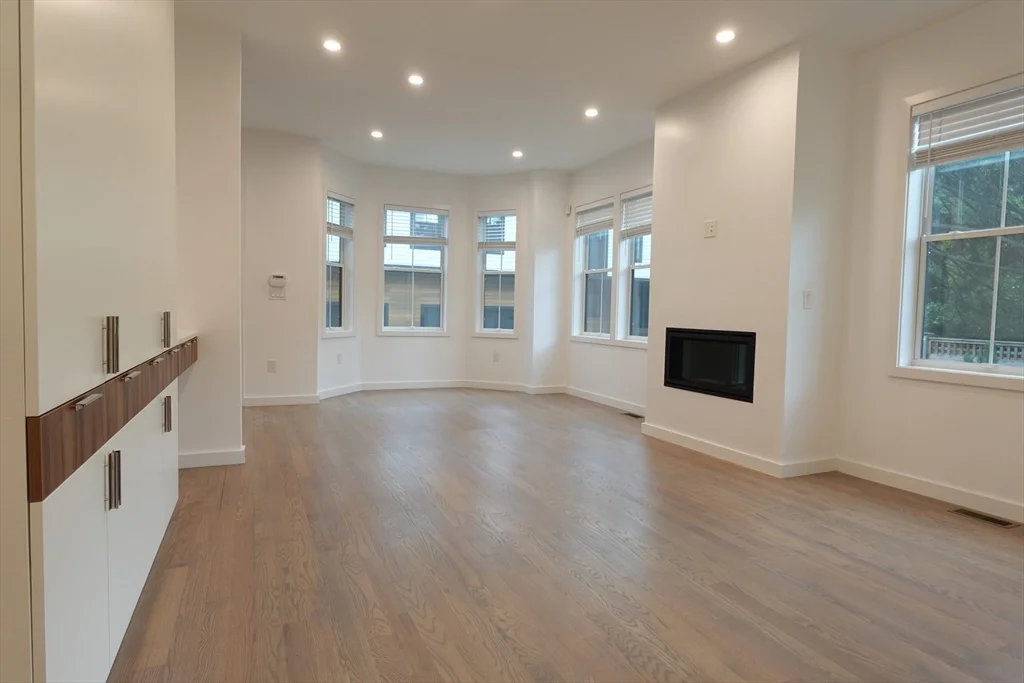 70 Walker, Newton