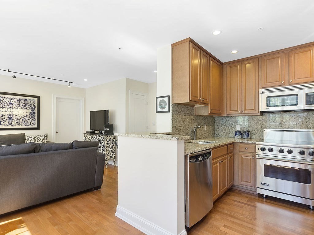 20 Chapel St, Longwood