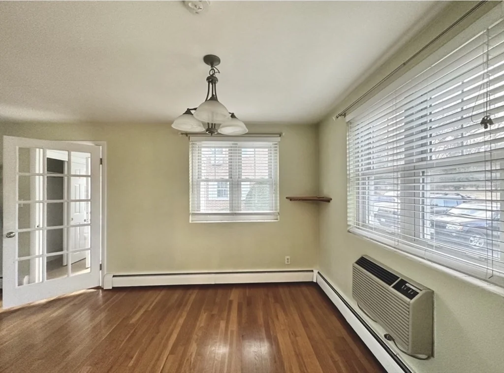 48 Emerson Garden, Lexington