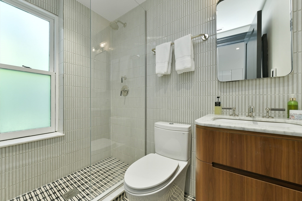 112 Charles St, Beacon Hill