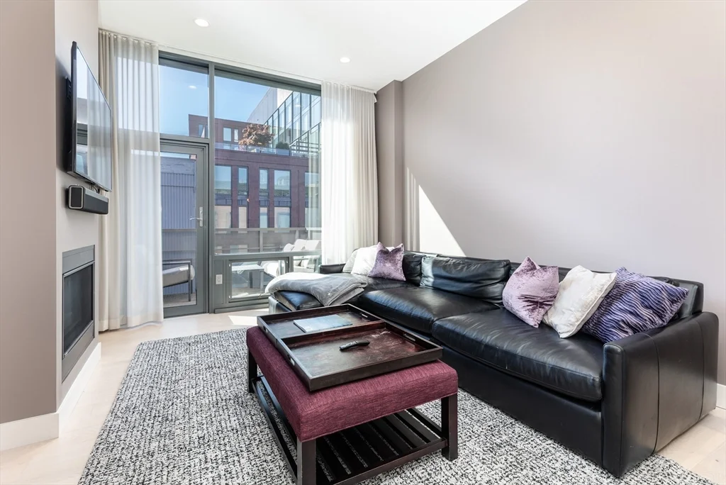 32 Traveler St, South End