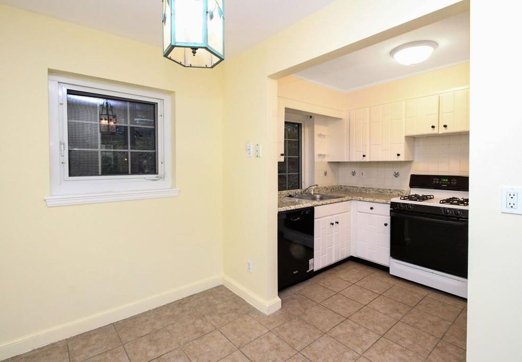 28 Saint Paul St, Coolidge Corner