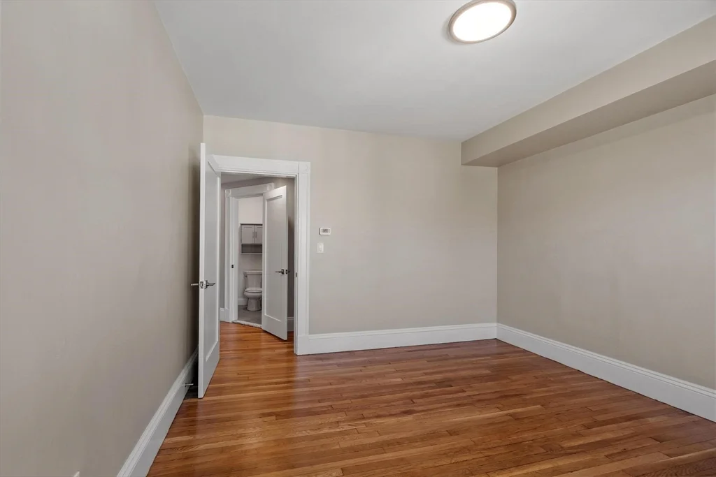1590 Cambridge St, Mid-Cambridge