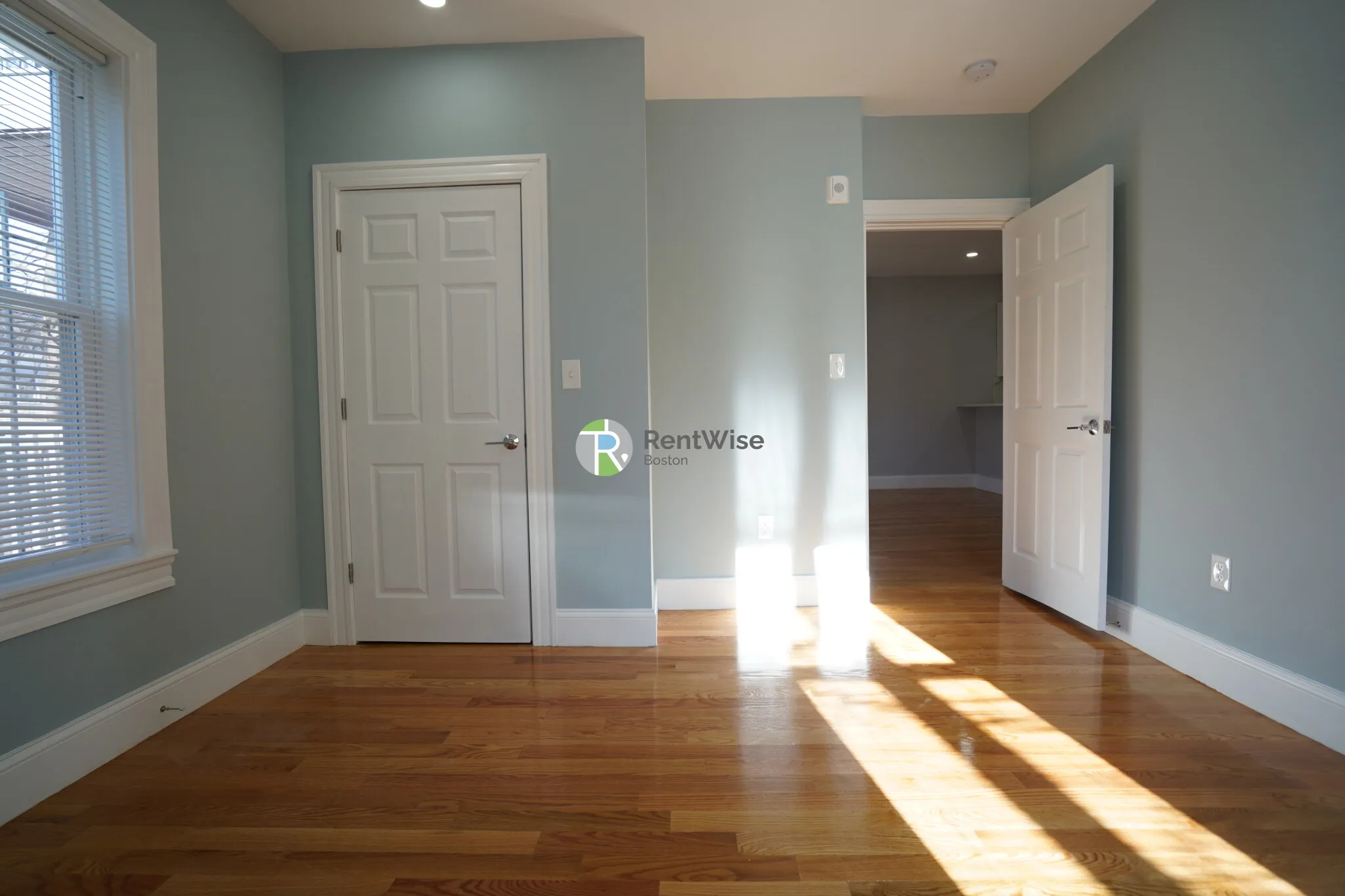 372 Oxford St, Ward Two