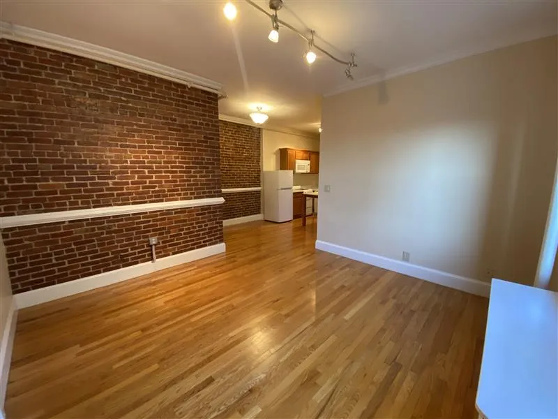 888 Massachusetts Ave, Riverside