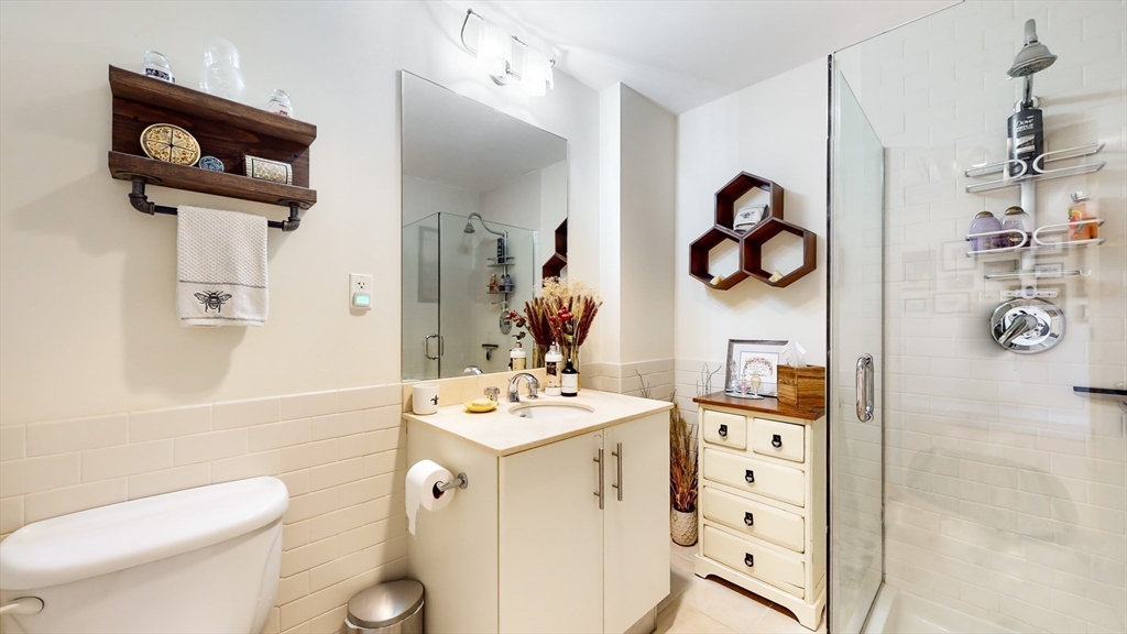 210 South, Leather District