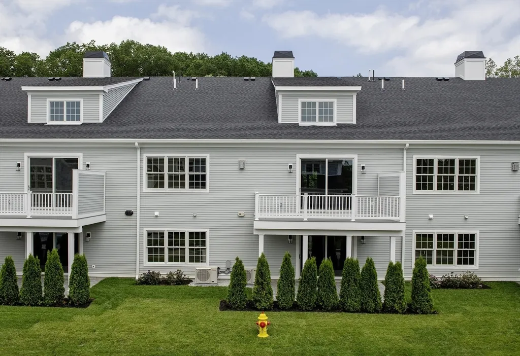 23 Clubview Dr, Andover