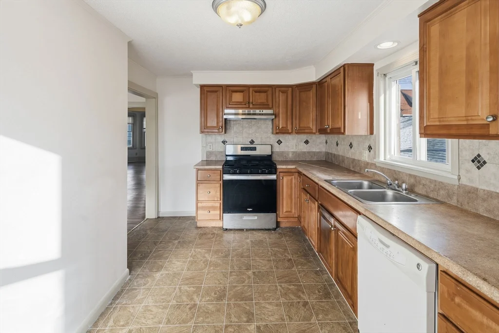 312 Rivet St, New Bedford