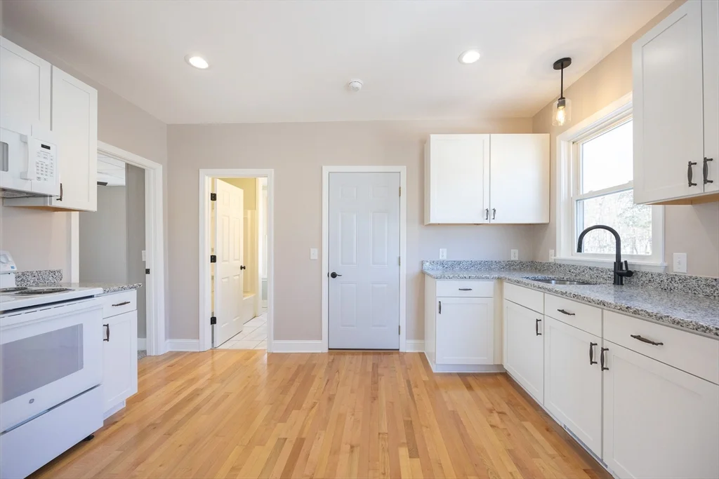 584 Mount Hope St, North Attleboro