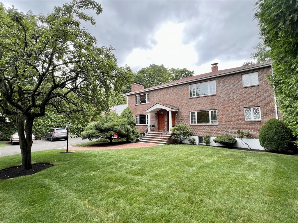 177 R Faneuil St, Oak Square