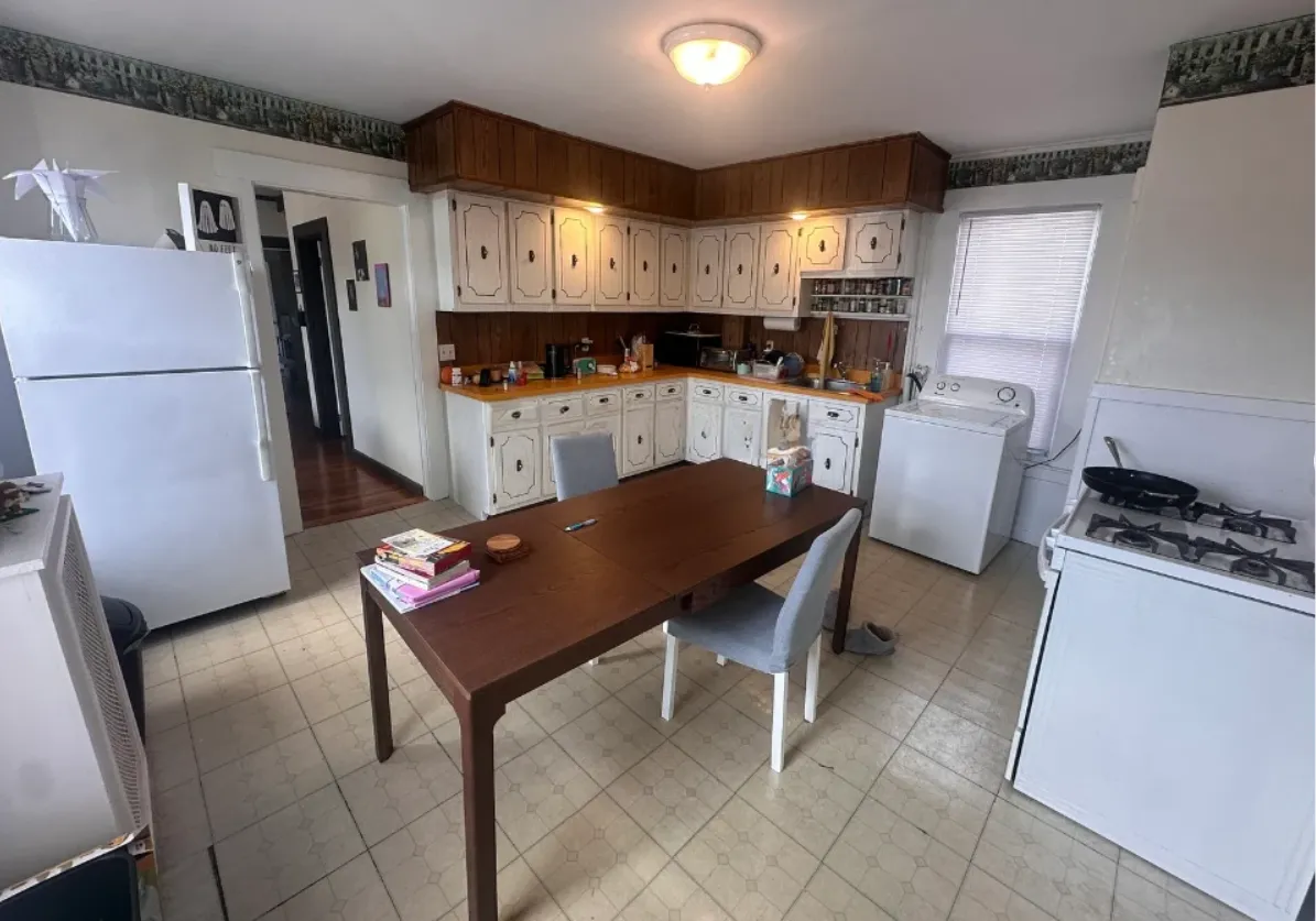 550 Broadway, Magoun Square