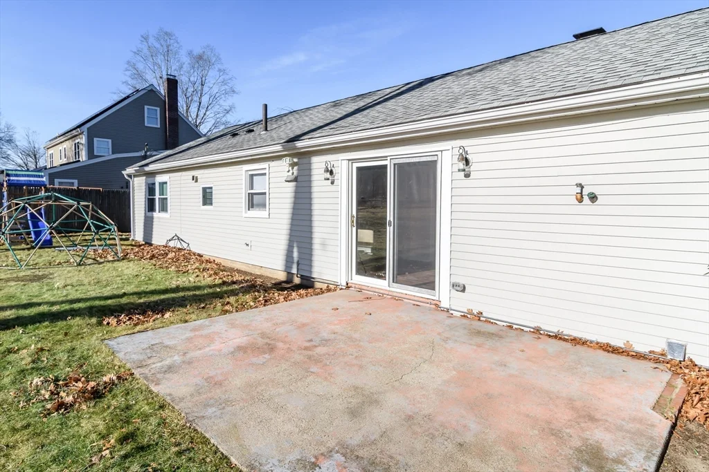 10 Spring Valley Rd, Natick