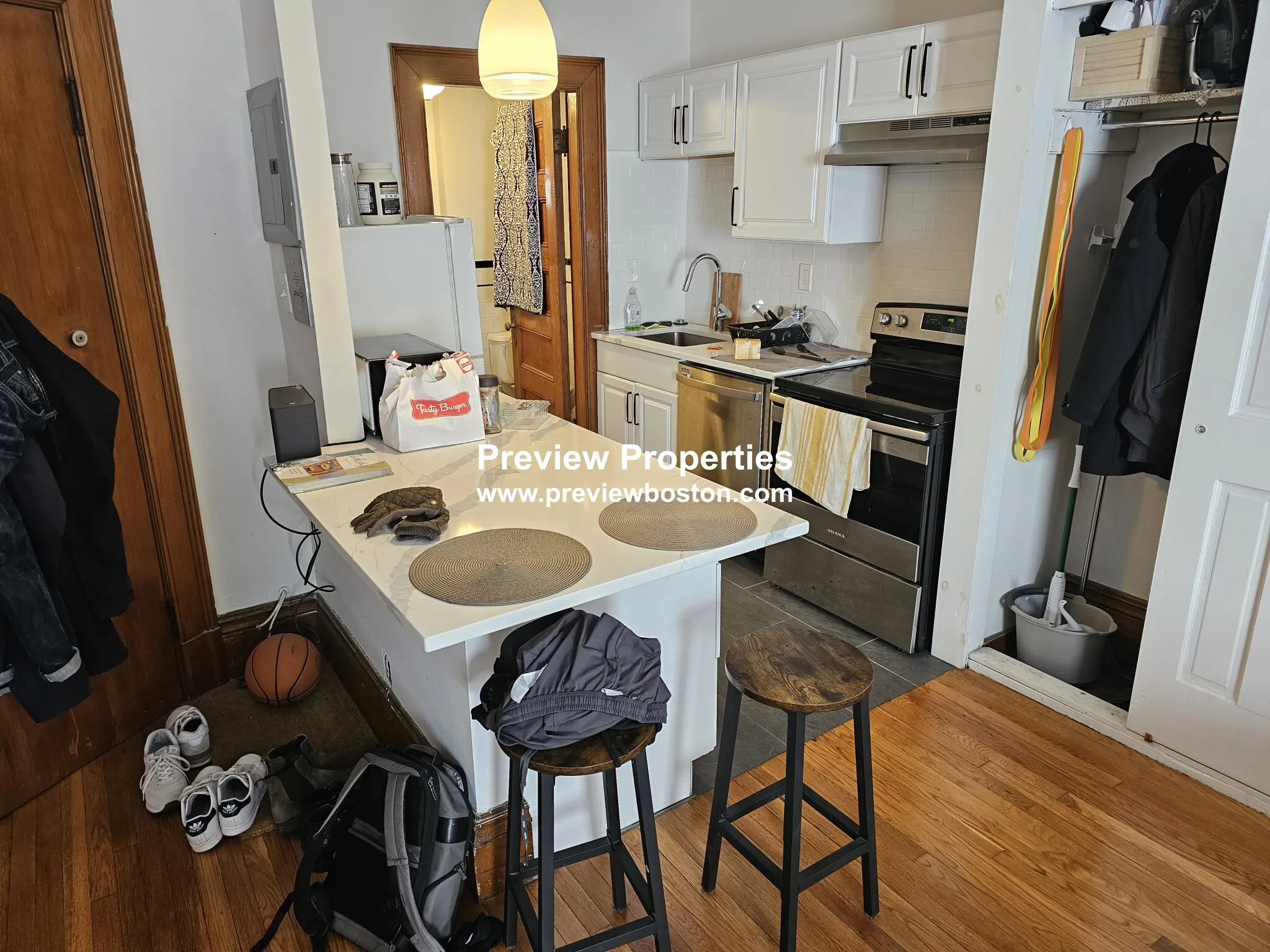 849 Beacon St, Fenway