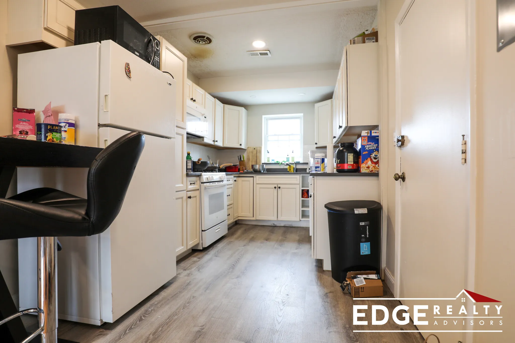 204 Lake Shore Rd, Oak Square