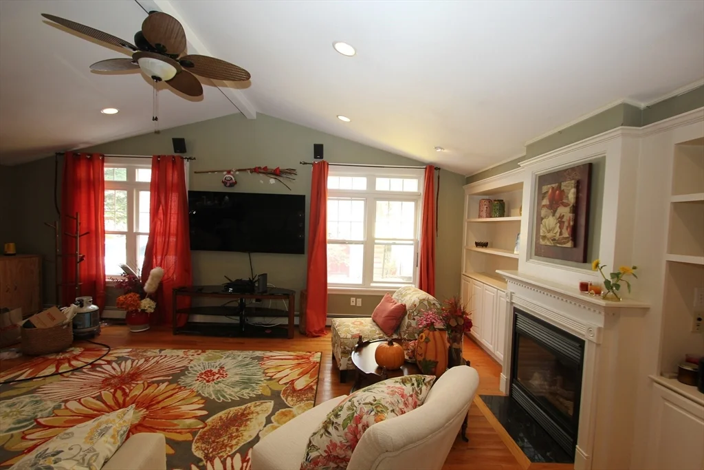 24 Arlington Rd, Woburn