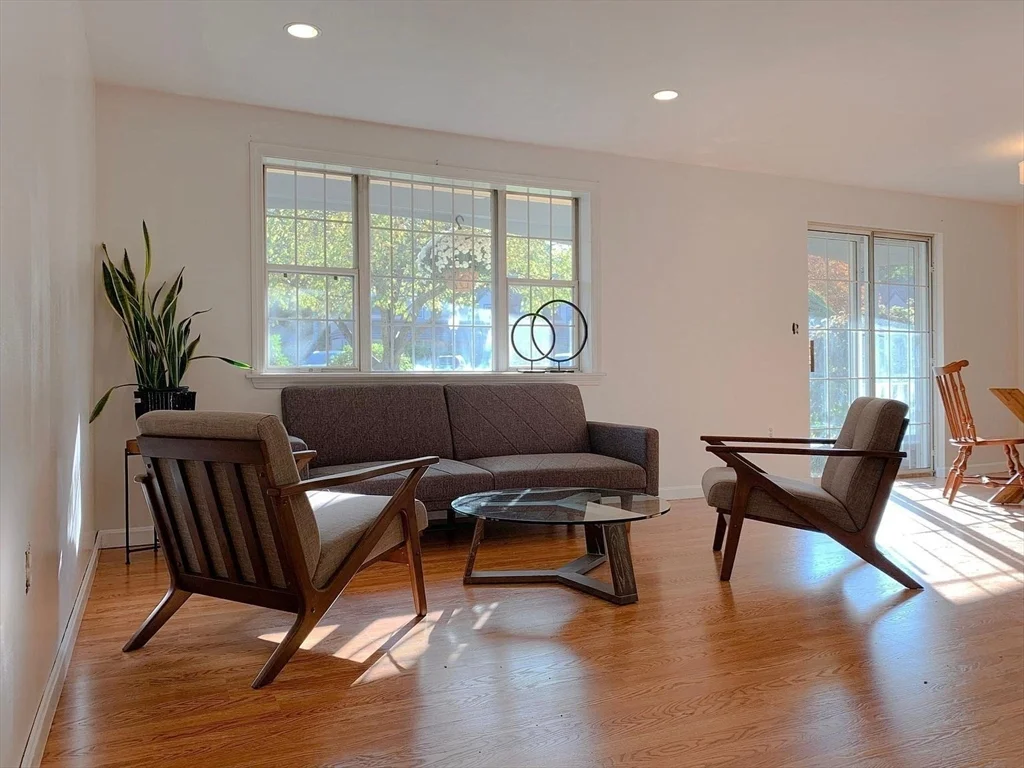 45 Kennedy Dr, North Chelmsford