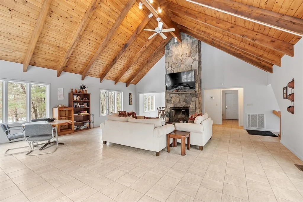 8 Deer Path, Maynard