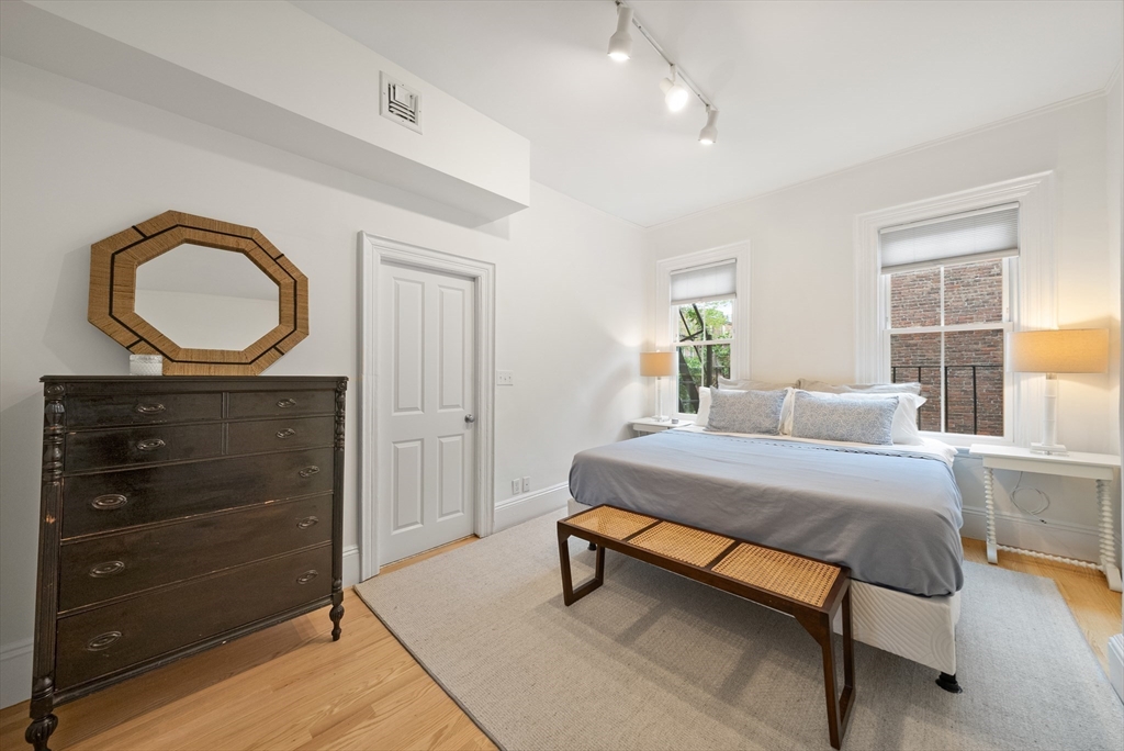 52 Clarendon St, South End