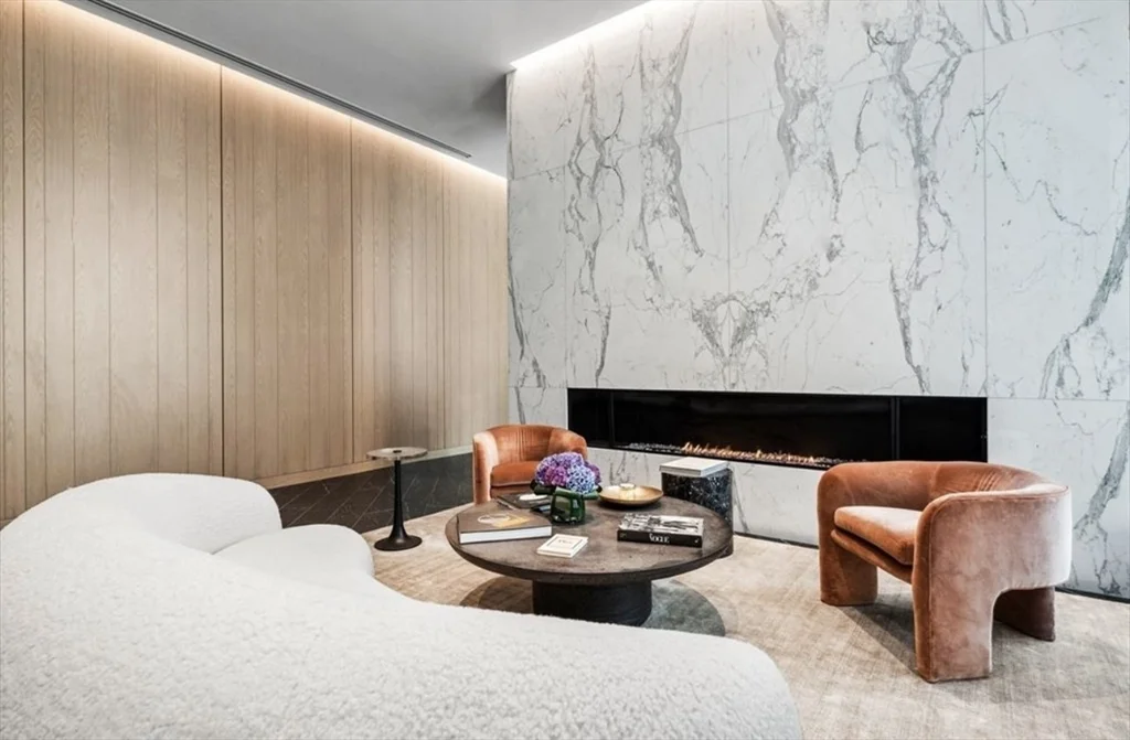 55 Lagrange, Downtown