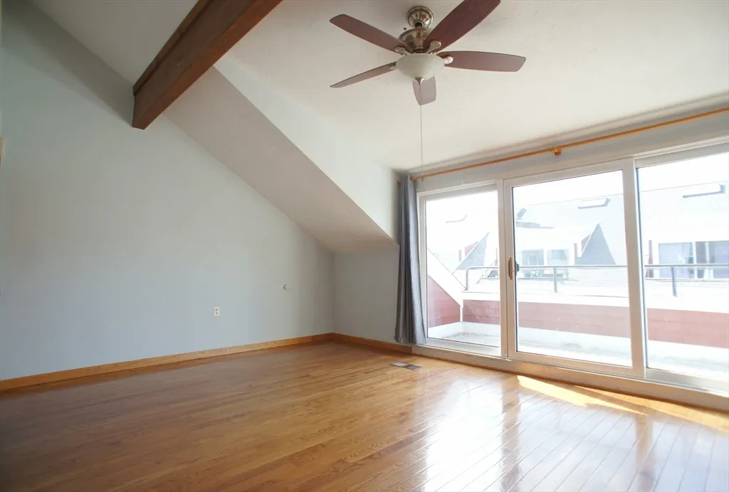 152 Quincy Shore Dr, Quincy