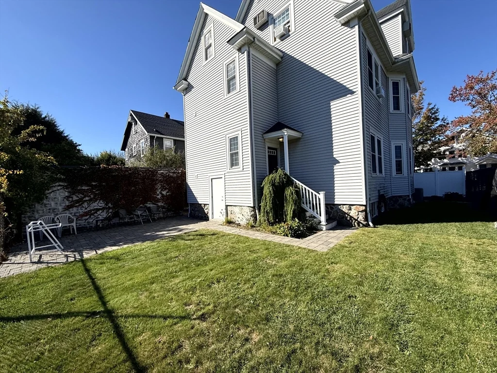 89 Grove St, Belmont