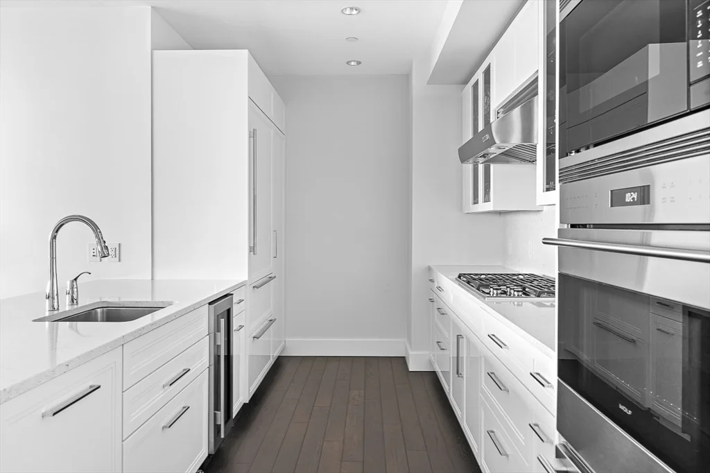 22 Liberty Dr, Seaport District