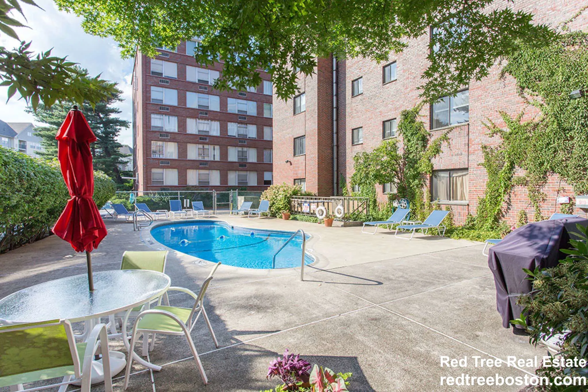 320 Hammond Pond Pkwa, Chestnut Hill