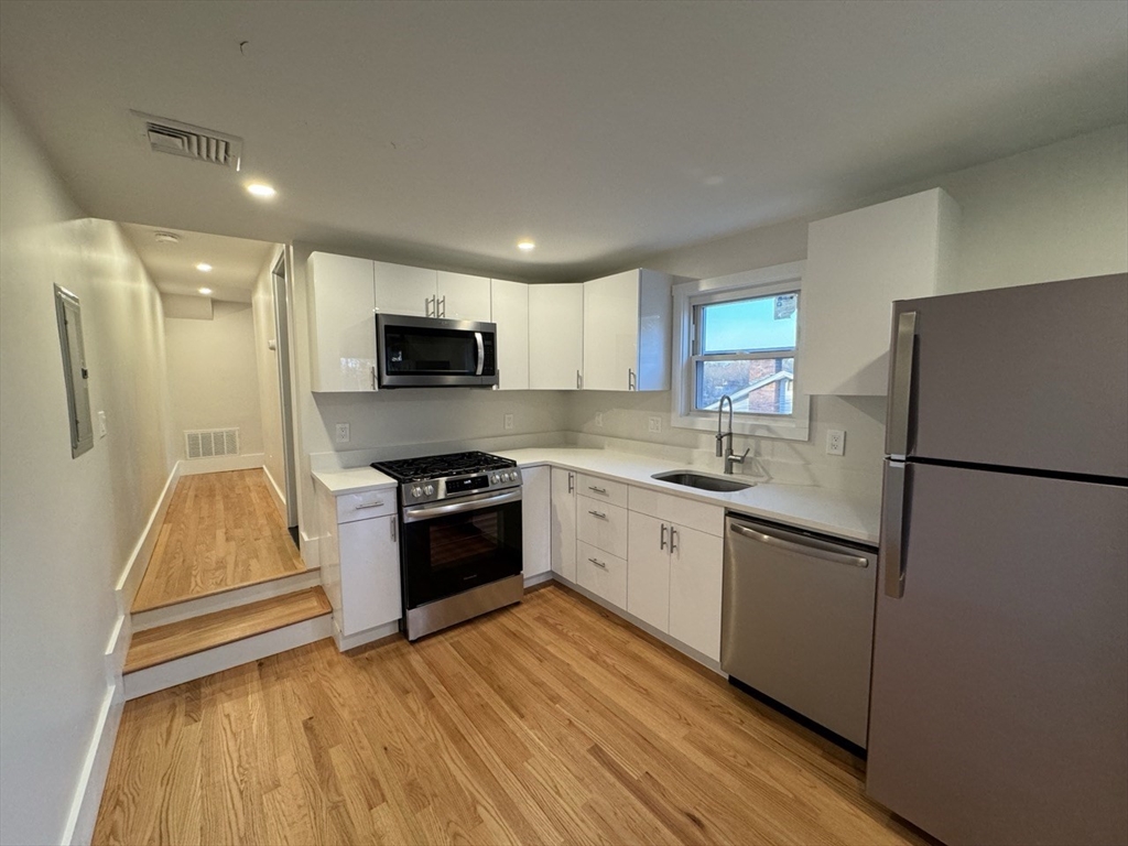 287 Walnut St, Stoughton