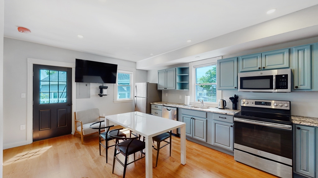 7 Chester Ave, Waltham