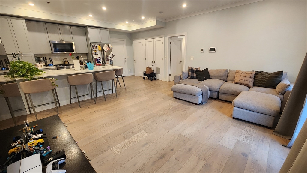 32 Cummins Highway, Roslindale