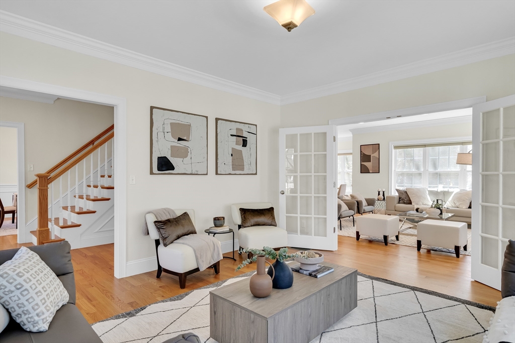 19 Bryn Mawr Rd, Wellesley