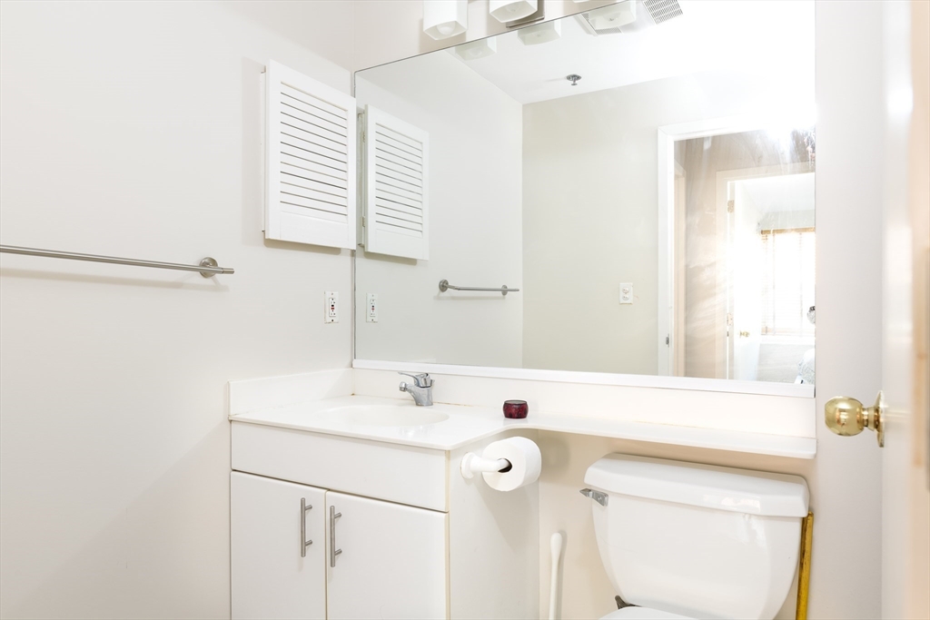 950 Massachusetts Ave, Riverside