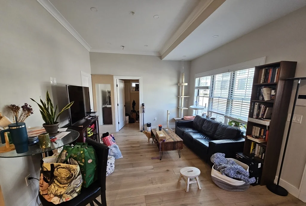 9 Everett St, Allston