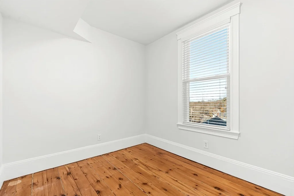 11 Symonds St, Salem