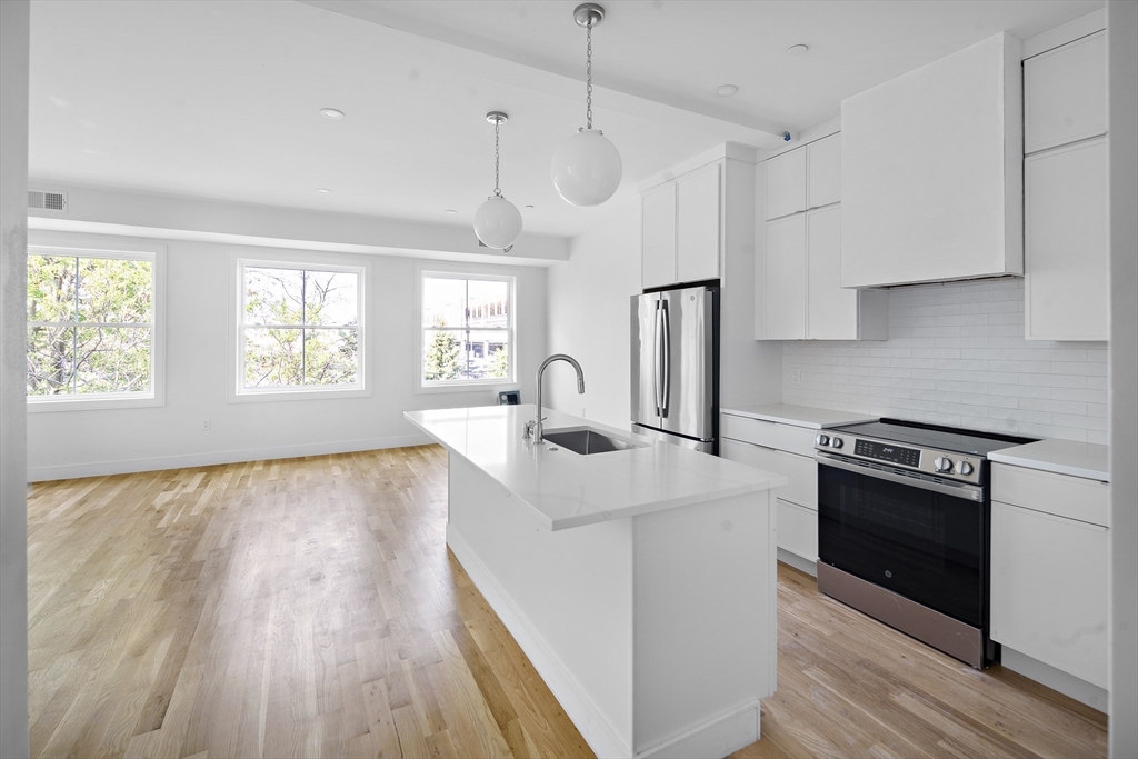 298 Maverick St, East Boston