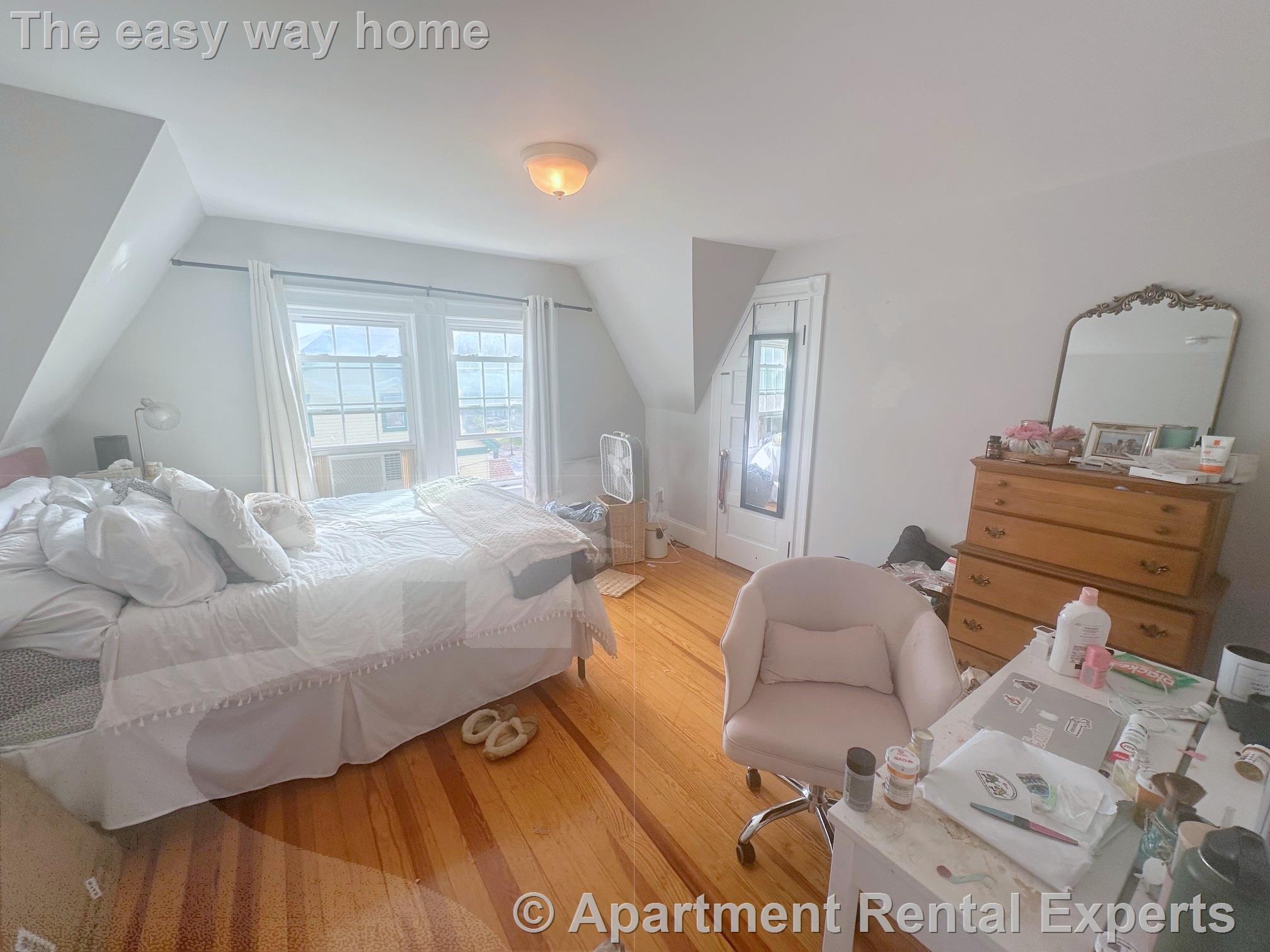 251-253 Arlington St, Tufts