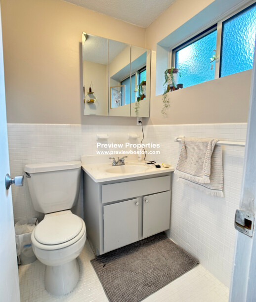 73 Charlesbank Rd, Newton Corner