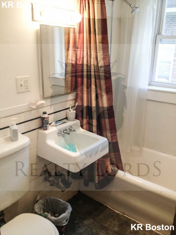 1 bed, 1 bath apartment for rent at 88 Washington St Unit 11, Brighton — photo 2 of 8