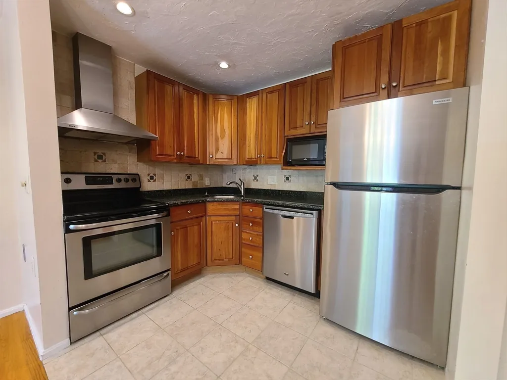 152 Quincy Shore Dr, Quincy