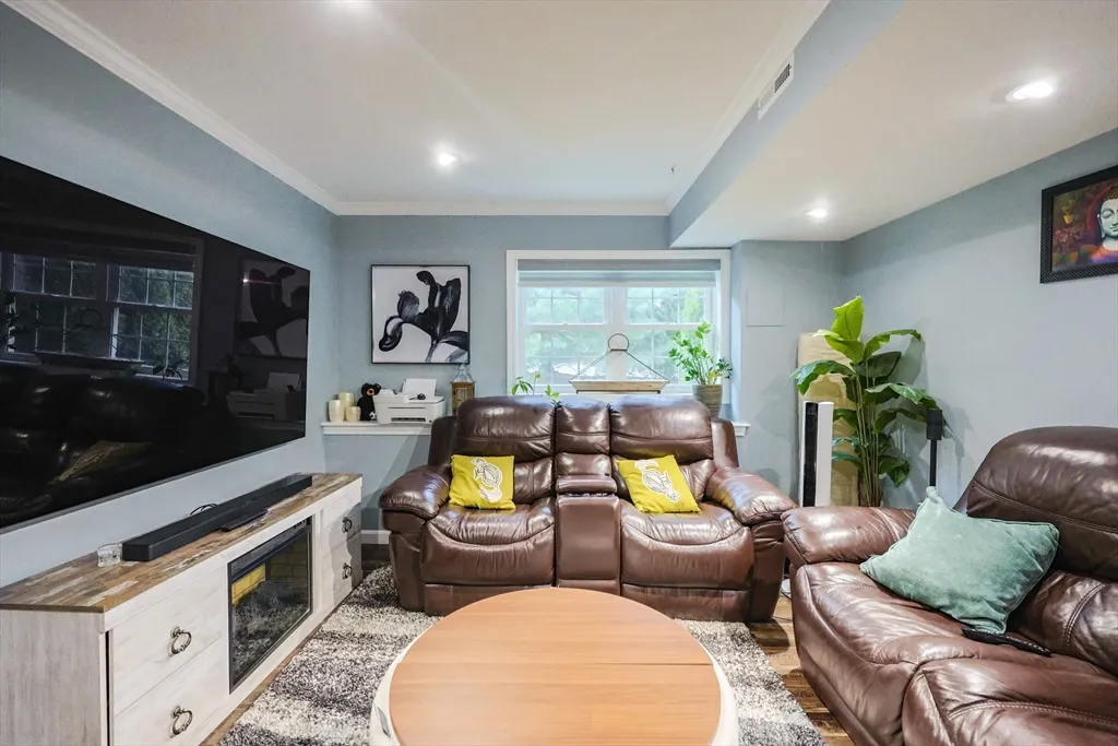 8 Patriots Blvd, Hopkinton