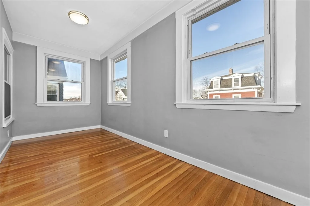 31 Pierce Ave, Dorchester