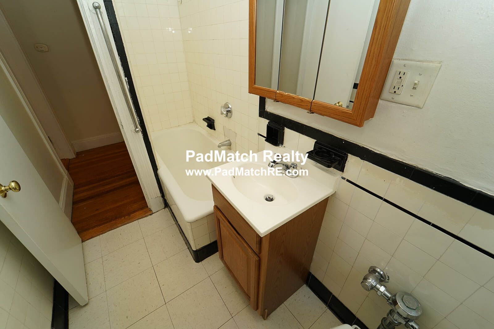 1810 Commonwealth Ave, Brighton