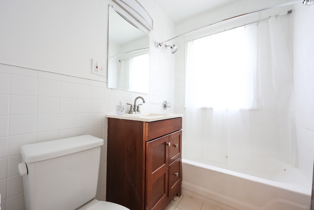 8-10 Mattakeeset St, Hyde Park