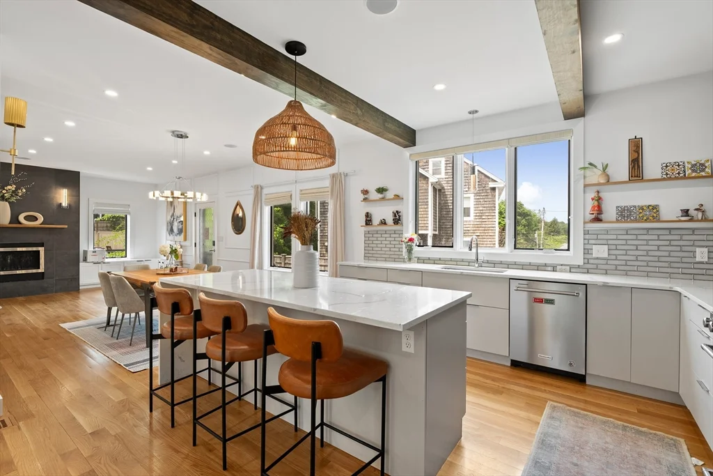 65 Lancaster Rd, Arlington