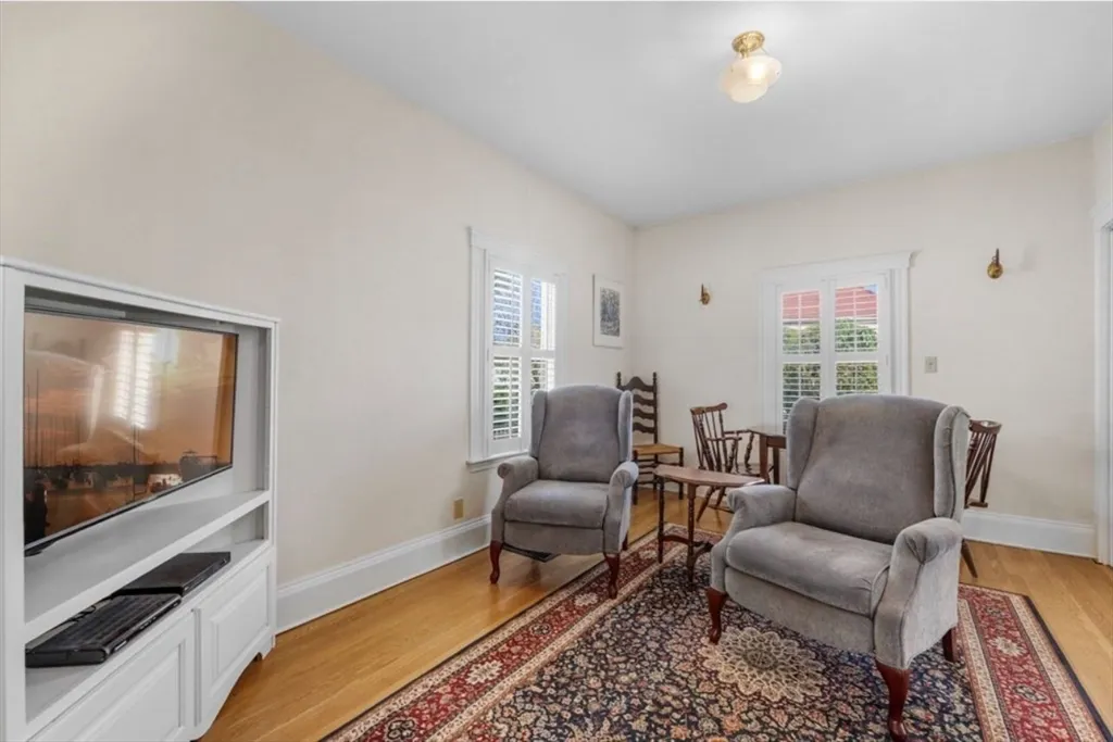 12 Endicott St, Saugus